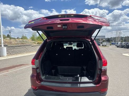 Used 2018 Jeep Grand Cherokee Laredo RWD image 16