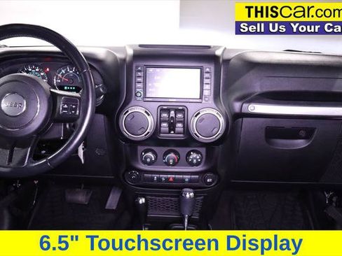 Used 2018 Jeep Wrangler Unlimited Rubicon w/ Connectivity Group AWD/4WD image 22