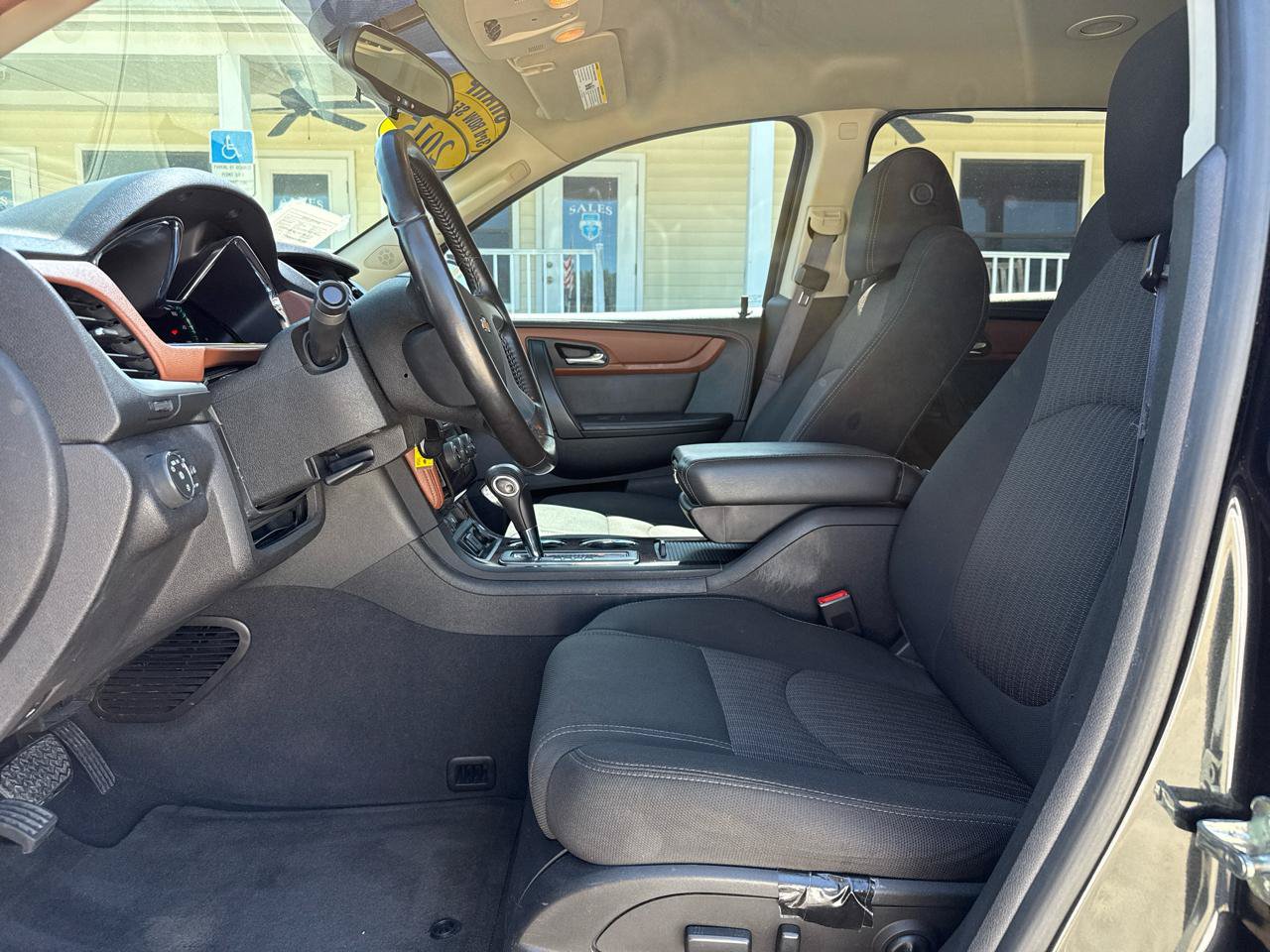 Used 2015 Chevrolet Traverse LT w/ Style and Technology Package FWD image 33