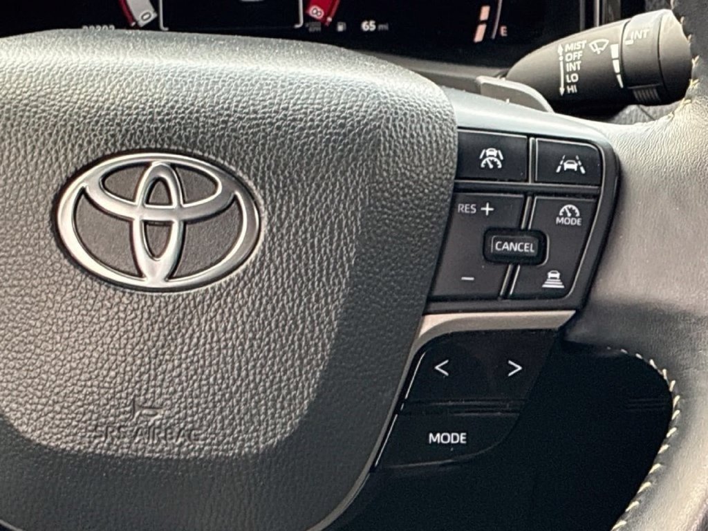 Used 2025 Toyota Camry SE w/ Convenience Package FWD image 18