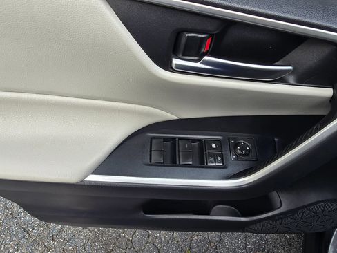 Used 2019 Toyota RAV4 XLE FWD image 10