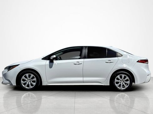 Used 2022 Toyota Corolla LE image 2