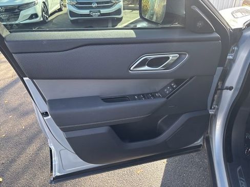 Used 2023 Land Rover Range Rover Velar R-Dynamic S image 11