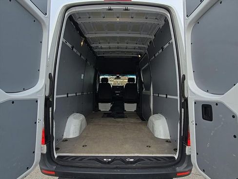Used 2023 Mercedes-Benz Sprinter 144 Cargo image 9