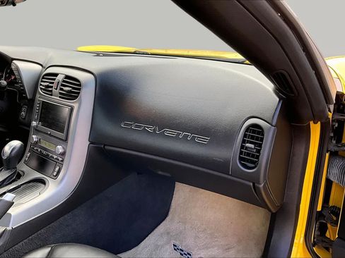 Used 2007 Chevrolet Corvette Coupe w/ Preferred Equipment Group RWD image 17