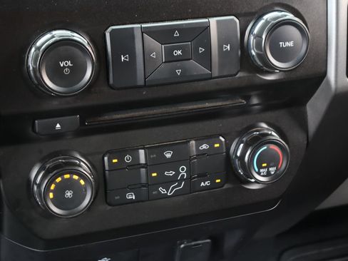 Used 2017 Ford F550 2WD Regular Cab Super Duty image 34