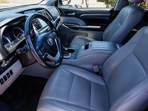 Used 2019 Toyota Highlander Limited AWD/4WD image 23