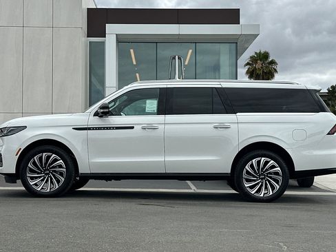 New 2026 Lincoln Navigator L Black Label AWD/4WD image 6