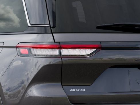 New 2025 Jeep Grand Cherokee Summit image 10