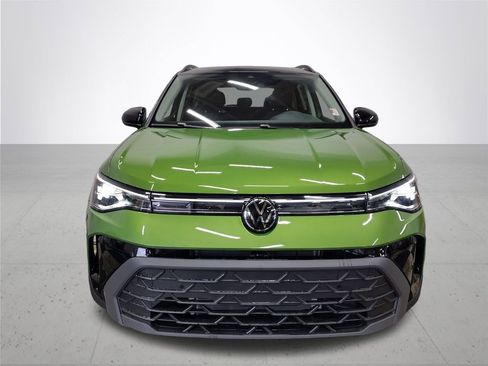 New 2025 Volkswagen Taos SE image 3