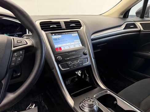 Used 2019 Ford Fusion SE FWD image 6