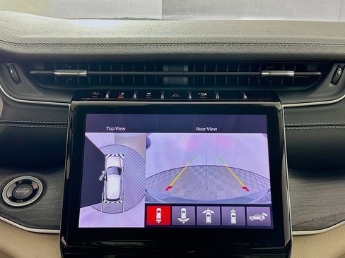 Used 2022 Jeep Grand Cherokee L Limited w/ Luxury Tech Group II image 23