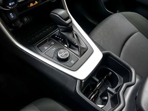 Certified 2025 Toyota RAV4 XLE AWD/4WD image 17