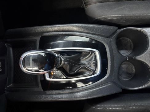 Used 2019 Nissan Rogue SV image 15