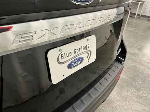 Used 2023 Ford Explorer XLT w/ Equipment Group 202A image 6