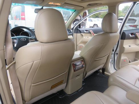 Used 2013 Toyota Highlander Limited image 36