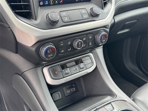 Used 2023 GMC Acadia SLT image 22