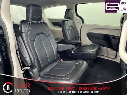 Used 2023 Chrysler Pacifica Touring-L FWD image 54