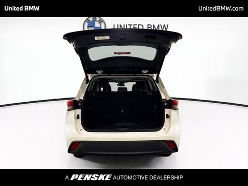 Used 2020 Toyota Highlander XLE FWD image 14
