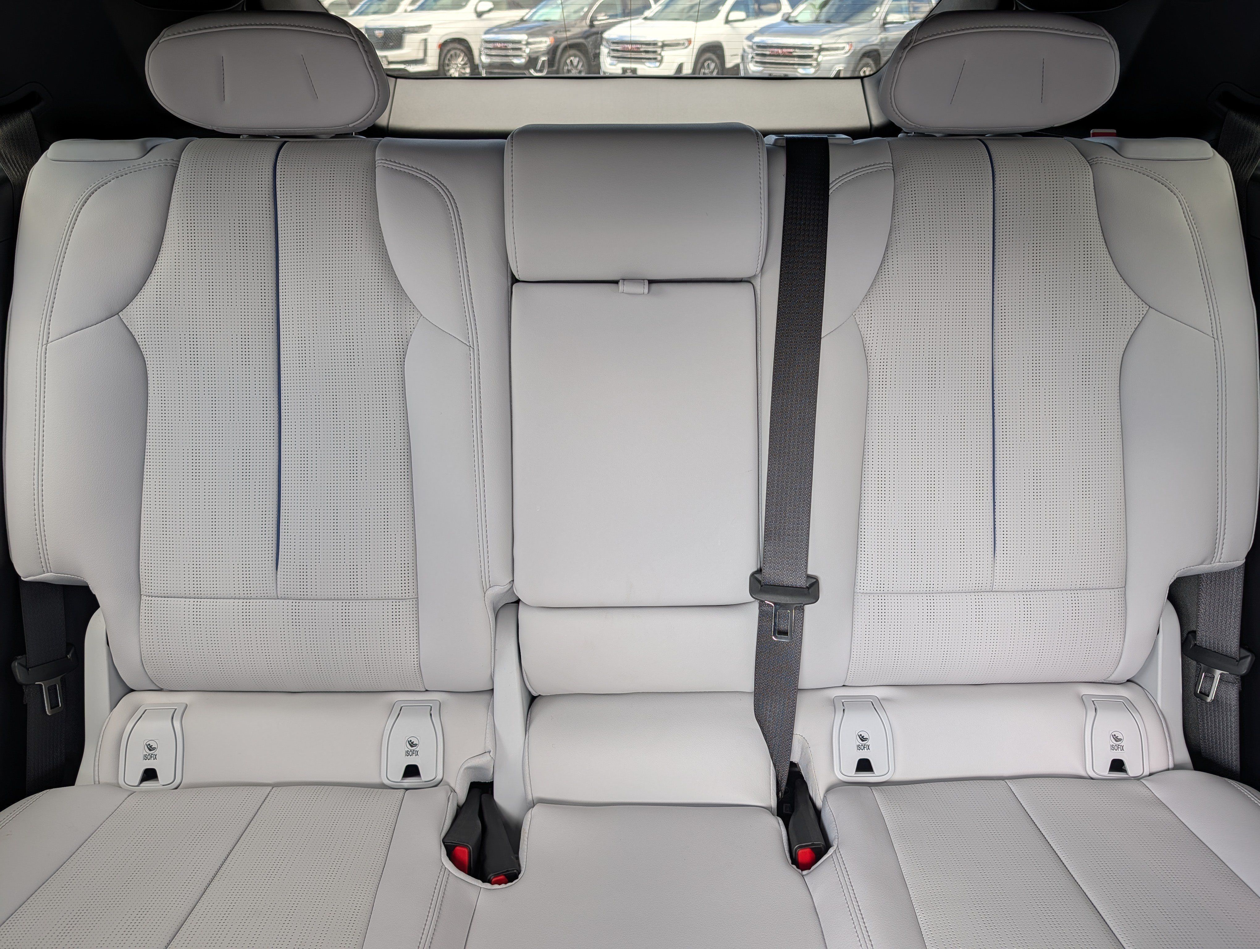 Used 2026 Cadillac Lyriq Luxury w/ LPO, Floor Liner Package AWD/4WD image 11