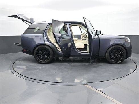 Used 2024 Land Rover Range Rover SE image 33
