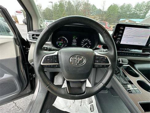 Certified 2024 Toyota Sienna XLE w/ XLE Plus Package image 15