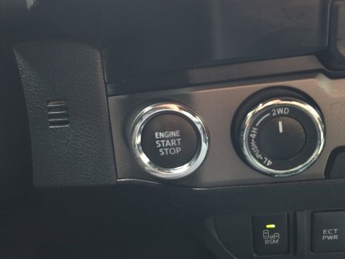 Used 2021 Toyota Tacoma TRD Off-Road w/ Technology Package AWD/4WD image 26