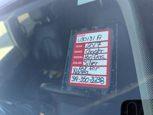 Used 2017 Chrysler Pacifica Touring-L Plus image 27