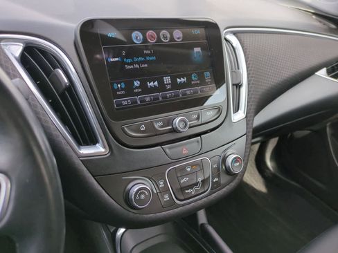 Used 2018 Chevrolet Malibu LT image 27