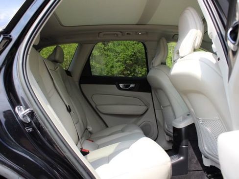 Certified 2023 Volvo XC60 T8 Ultimate w/ Climate Package AWD/4WD image 19