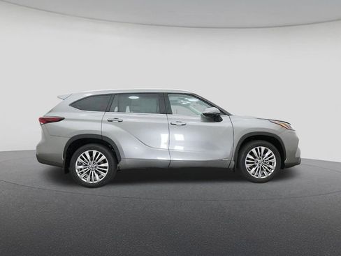 New 2026 Toyota Highlander Platinum image 27