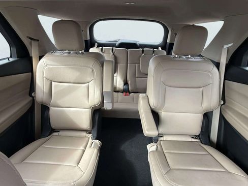 Used 2022 Ford Explorer XLT w/ Equipment Group 202A image 13