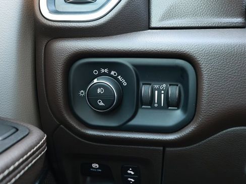 Used 2025 RAM 1500 Laramie image 15