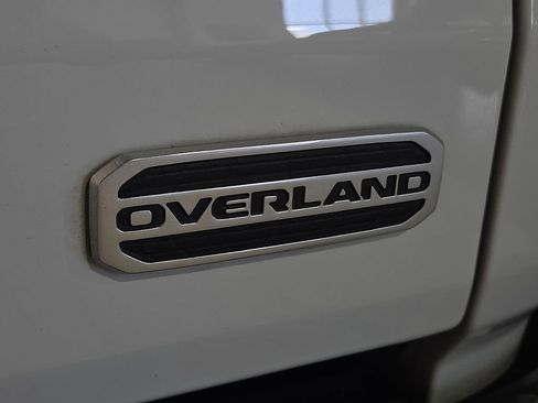 Used 2020 Jeep Gladiator Overland AWD/4WD image 12