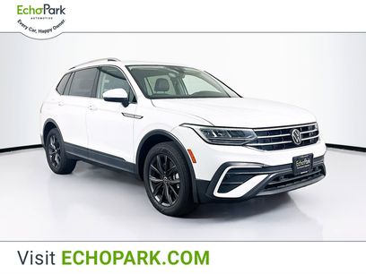 Used 2022 Volkswagen Tiguan SE w/ Panoramic Sunroof Package