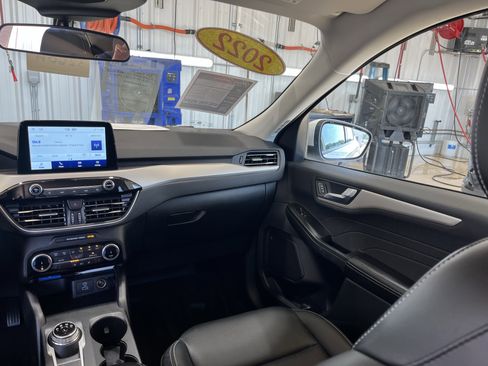 Used 2022 Ford Escape SEL image 5