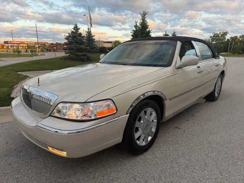 Used 2003 Lincoln Town Car Cartier RWD image 3