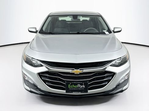Used 2021 Chevrolet Malibu LT FWD image 2