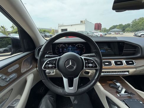 Used 2022 Mercedes-Benz GLE 350 4MATIC w/ Premium Package image 17