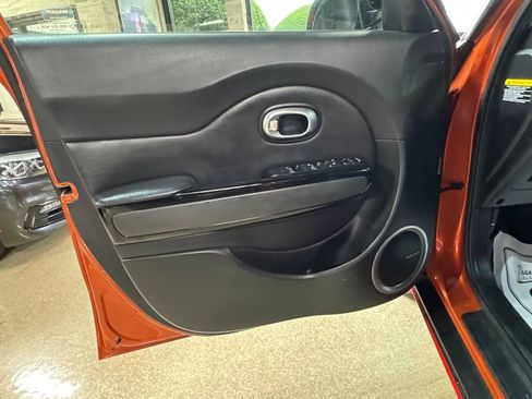 Used 2018 Kia Soul ! w/ Tech Package FWD image 16