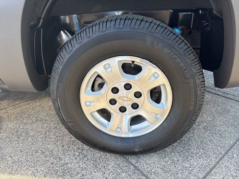 Used 2003 Chevrolet Avalanche 4x4 w/ Suspension Package, Off-Road image 12