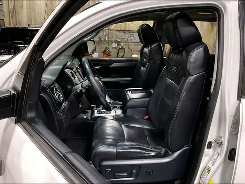 Used 2017 Toyota Tundra Platinum image 7