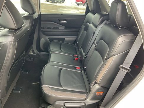Used 2023 Nissan Pathfinder SL AWD/4WD image 20