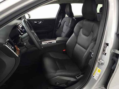 Used 2025 Volvo V60 B5 Cross Country Plus image 17