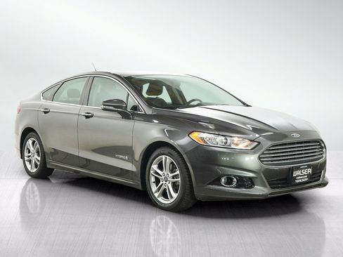 Used 2016 Ford Fusion Titanium FWD image 7