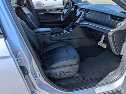 New 2025 Jeep Grand Cherokee L Limited RWD image 30