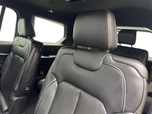 Used 2024 Jeep Grand Cherokee L Limited w/ Luxury Tech Group II image 37