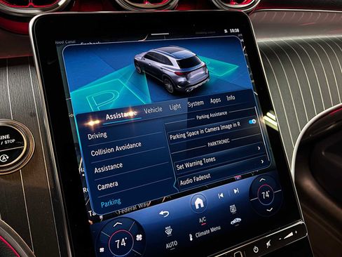 Used 2025 Mercedes-Benz GLC 300 4MATIC image 40