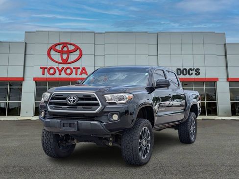 Used 2017 Toyota Tacoma SR5 w/ Tow Package AWD/4WD image 1