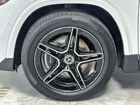 Used 2025 Mercedes-Benz GLA 250 4MATIC image 24